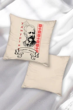 Подушка 40х40 см, с принтом "Tchaikovsky lives here"