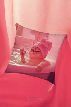 Подушка 50х50 см, с принтом "In the bathtub"